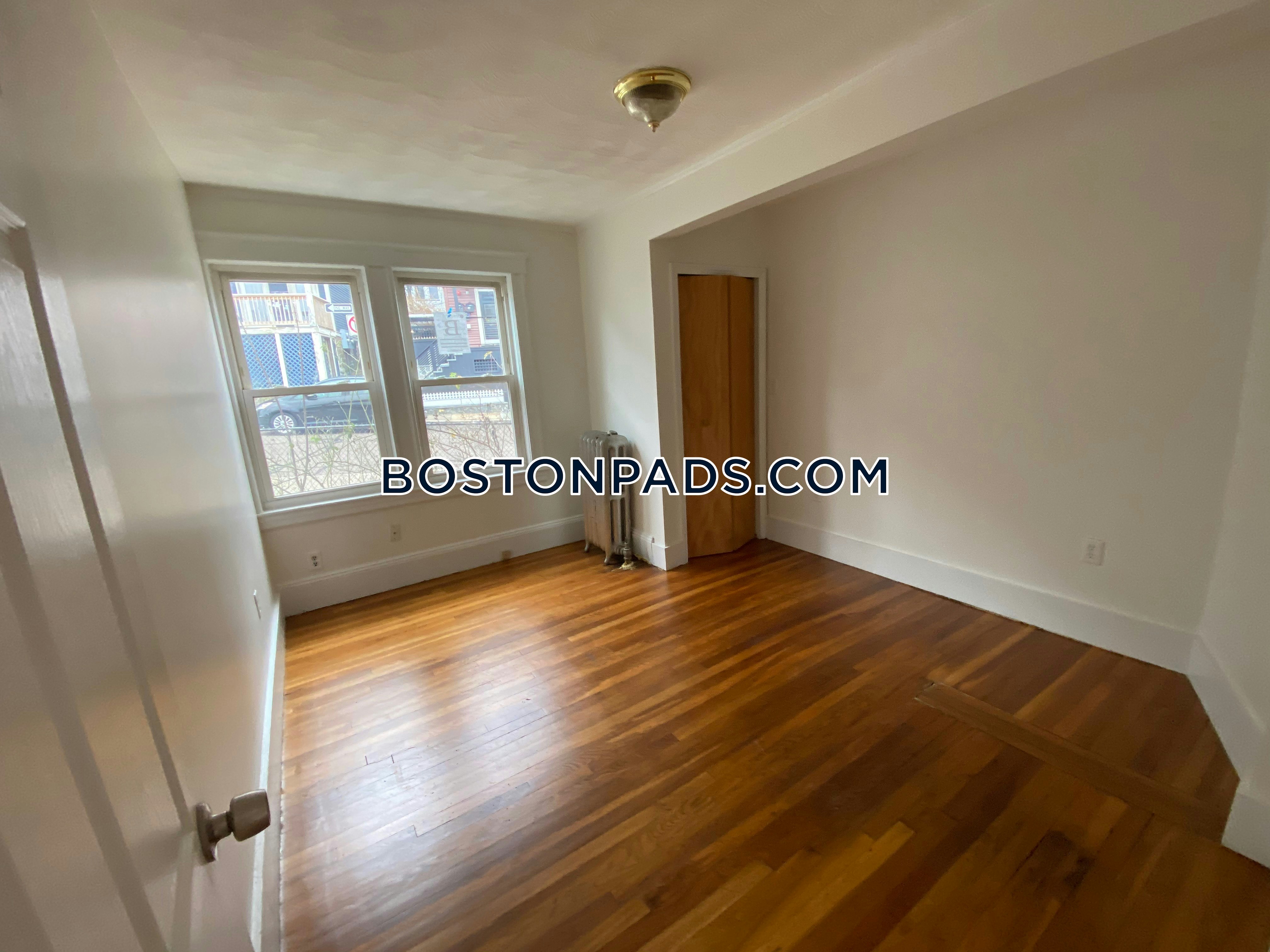 Boston - 5 Beds, 3 Baths