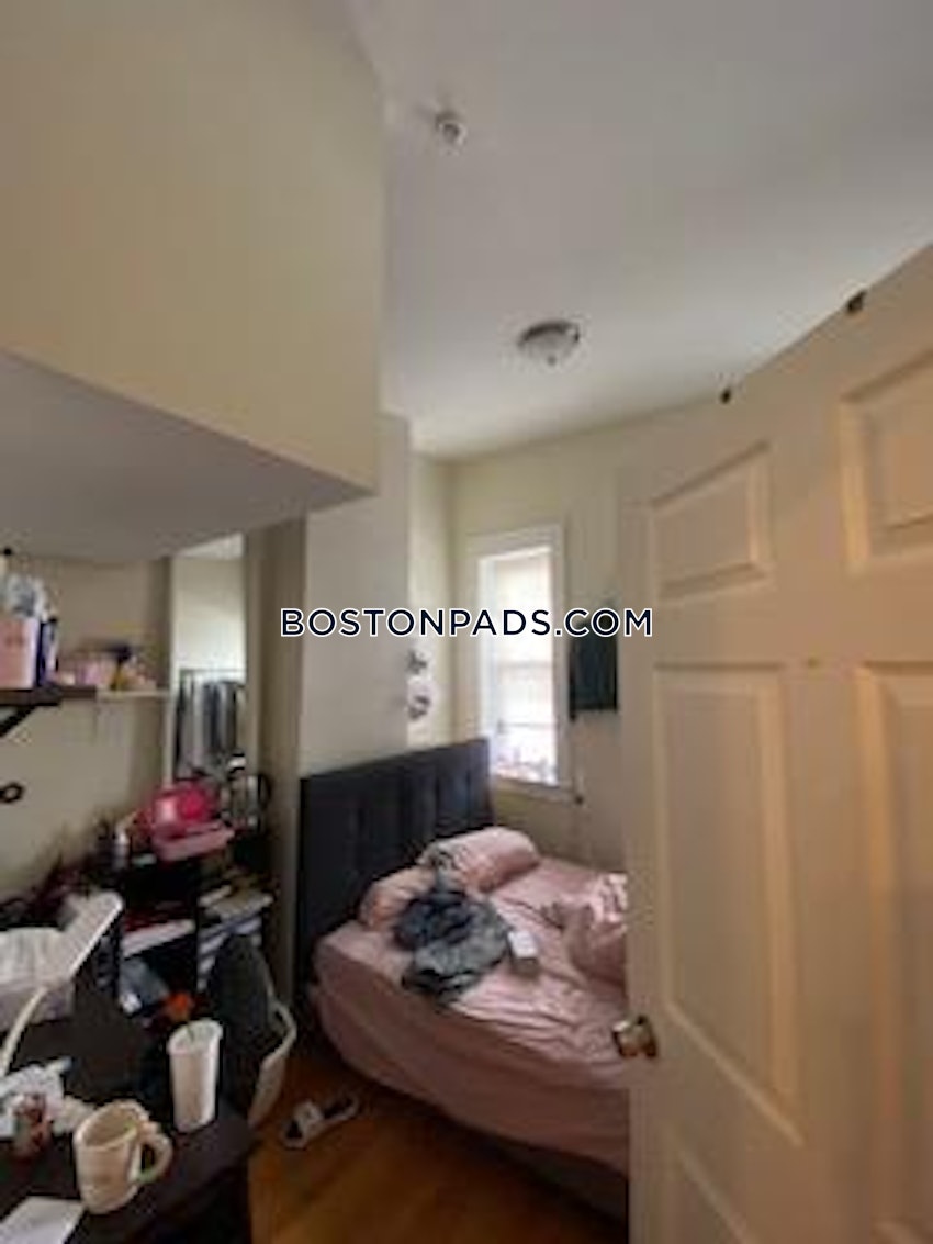 BOSTON - NORTHEASTERN/SYMPHONY - 4 Beds, 1.5 Baths - Image 2