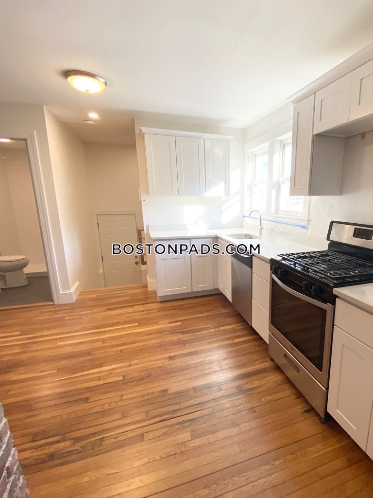 Boston - 5 Beds, 3 Baths