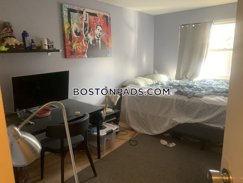 BROOKLINE- BOSTON UNIVERSITY - 5 Beds, 3 Baths - Image 4