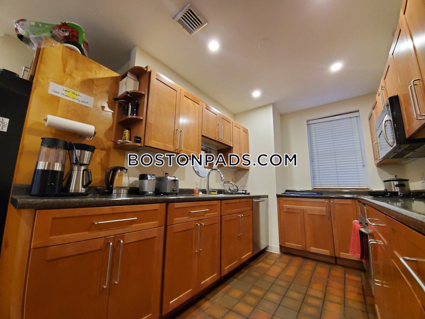 BOSTON - NORTHEASTERN/SYMPHONY - 3 Beds, 2 Baths - Image 2