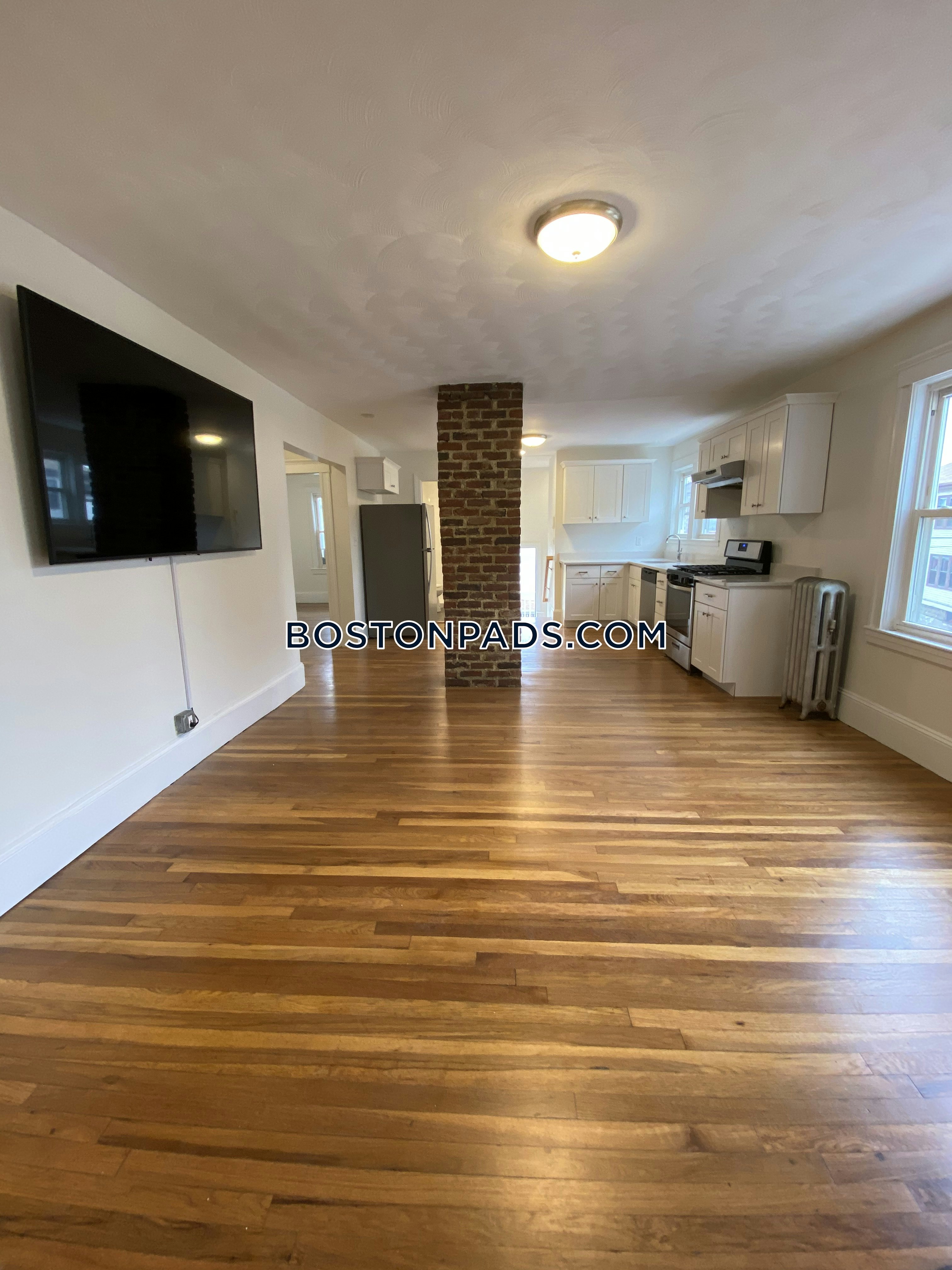 Boston - 5 Beds, 3 Baths