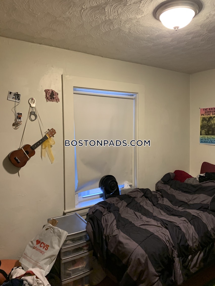 BOSTON - MISSION HILL - 4 Beds, 1 Bath - Image 9