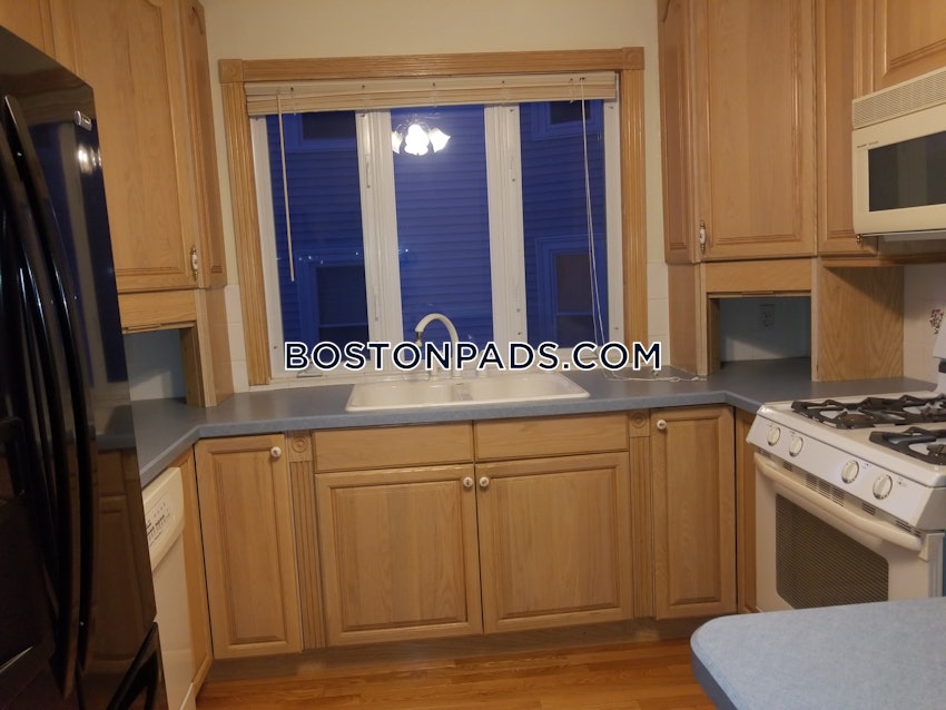 SOMERVILLE - TUFTS - 3 Beds, 1 Bath - Image 2