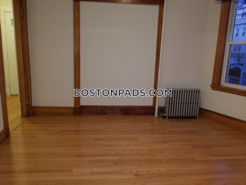 SOMERVILLE - TUFTS - 3 Beds, 1 Bath - Image 7