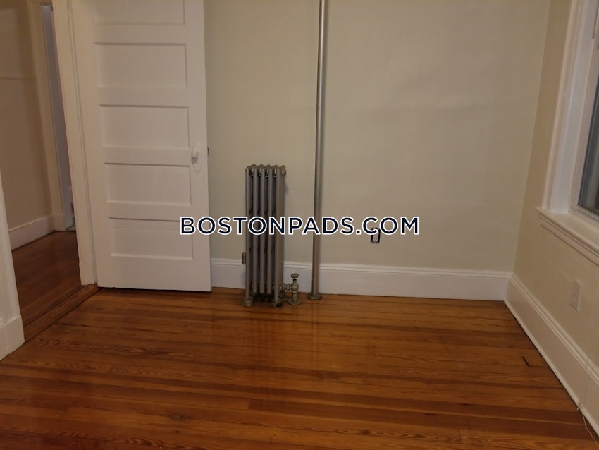 SOMERVILLE - TUFTS - 3 Beds, 1 Bath - Image 13