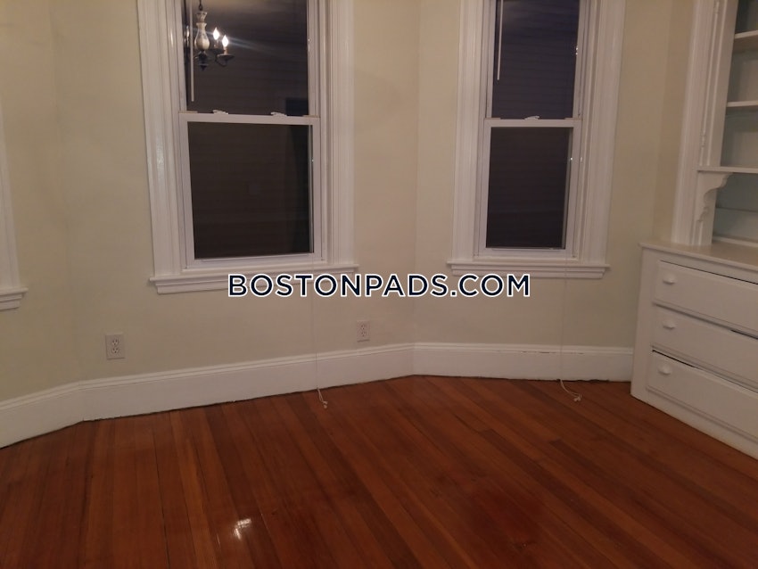 SOMERVILLE - TUFTS - 3 Beds, 1 Bath - Image 8