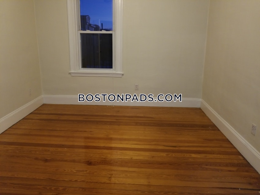 SOMERVILLE - TUFTS - 3 Beds, 1 Bath - Image 7