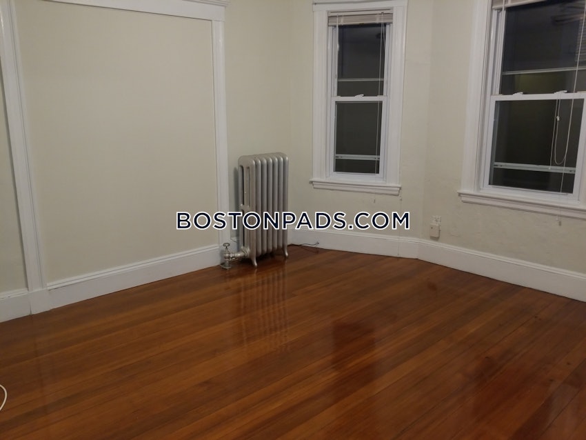 SOMERVILLE - TUFTS - 3 Beds, 1 Bath - Image 4