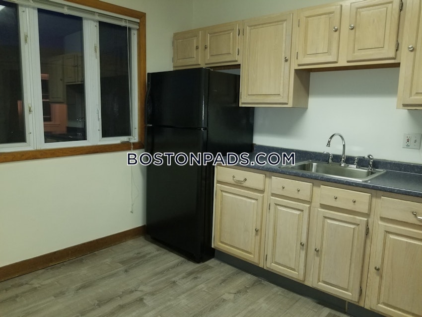 SOMERVILLE - TUFTS - 3 Beds, 1 Bath - Image 2