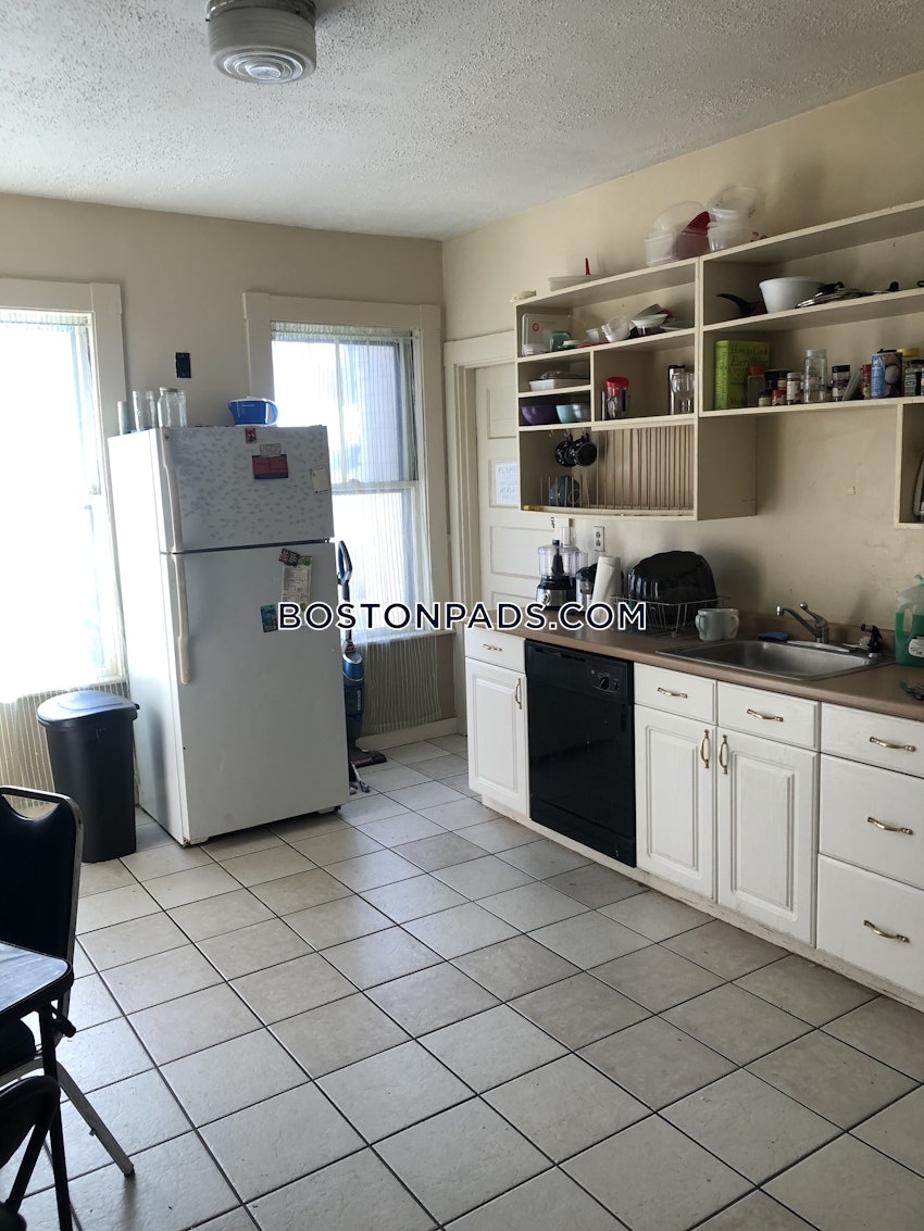 BOSTON - ALLSTON/BRIGHTON BORDER - 4 Beds, 2 Baths - Image 2