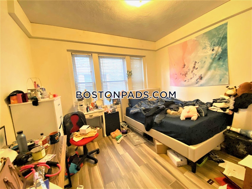 BOSTON - ALLSTON - 4 Beds, 2 Baths - Image 13