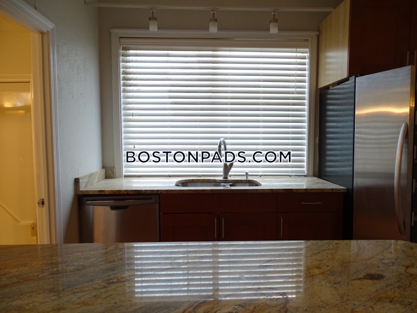 MALDEN - 4 Beds, 2 Baths - Image 9