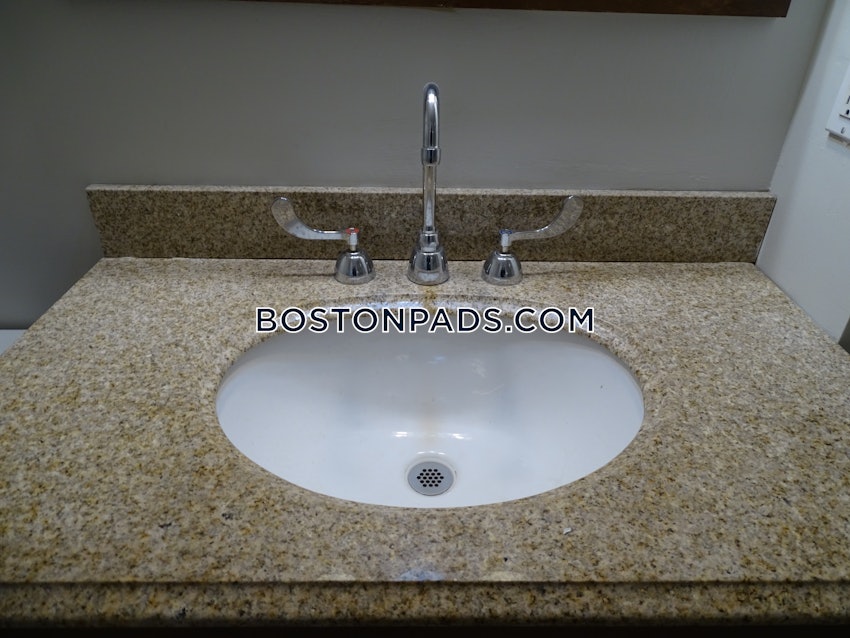 MALDEN - 4 Beds, 2 Baths - Image 7