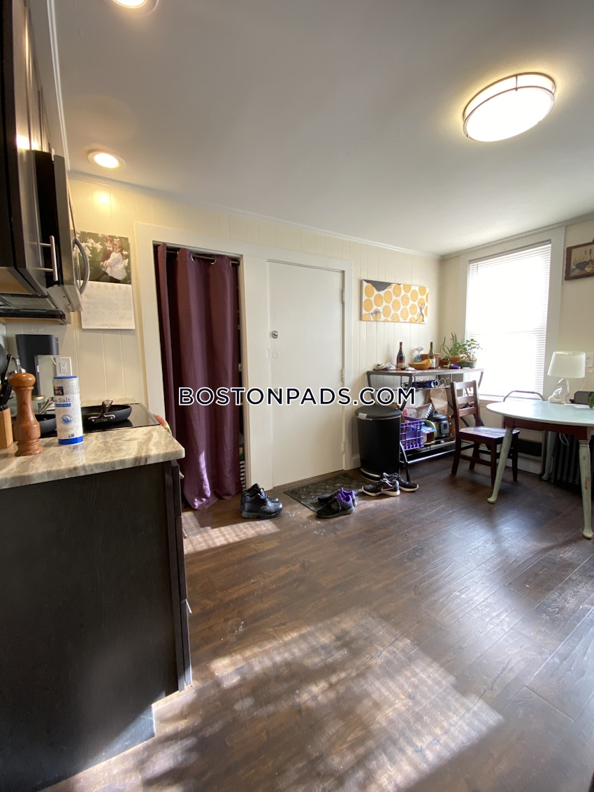 SOMERVILLE- WEST SOMERVILLE/ TEELE SQUARE - 3 Beds, 1.5 Baths - Image 2