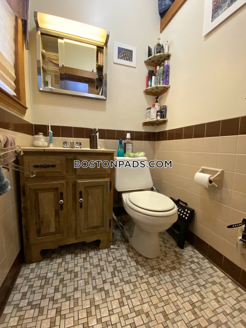 SOMERVILLE- WEST SOMERVILLE/ TEELE SQUARE - 3 Beds, 1.5 Baths - Image 10