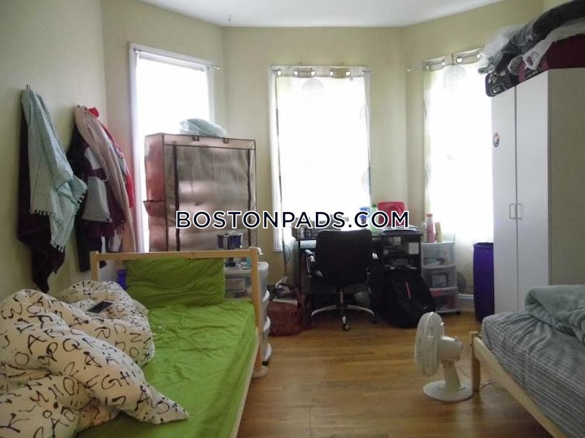 BOSTON - MISSION HILL - 4 Beds, 1 Bath - Image 9