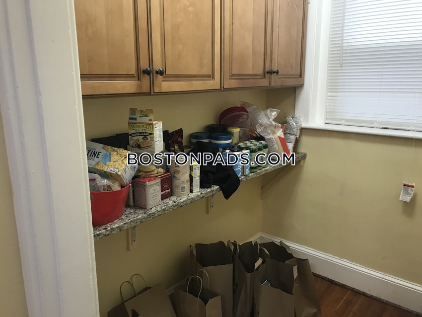 BOSTON - MISSION HILL - 4 Beds, 1 Bath - Image 10