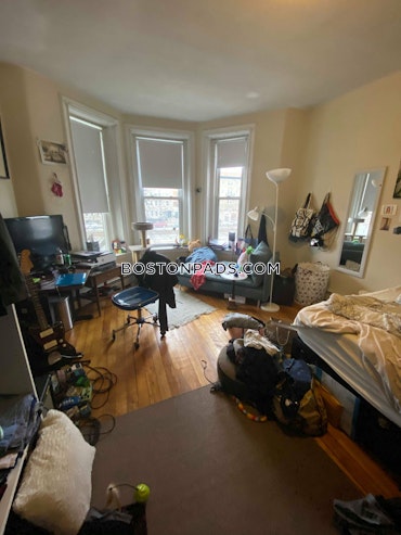 Boston - 4 Beds, 2 Baths