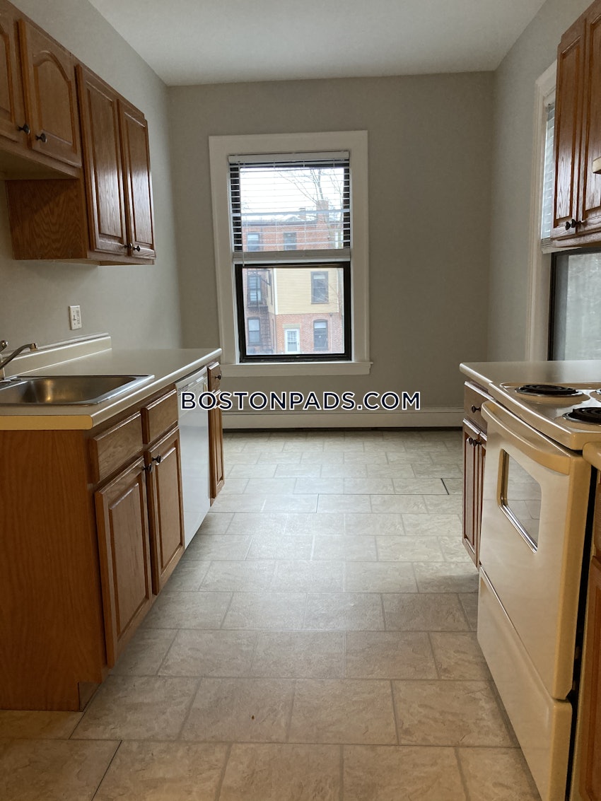 BROOKLINE- COOLIDGE CORNER - 2 Beds, 1 Bath - Image 3