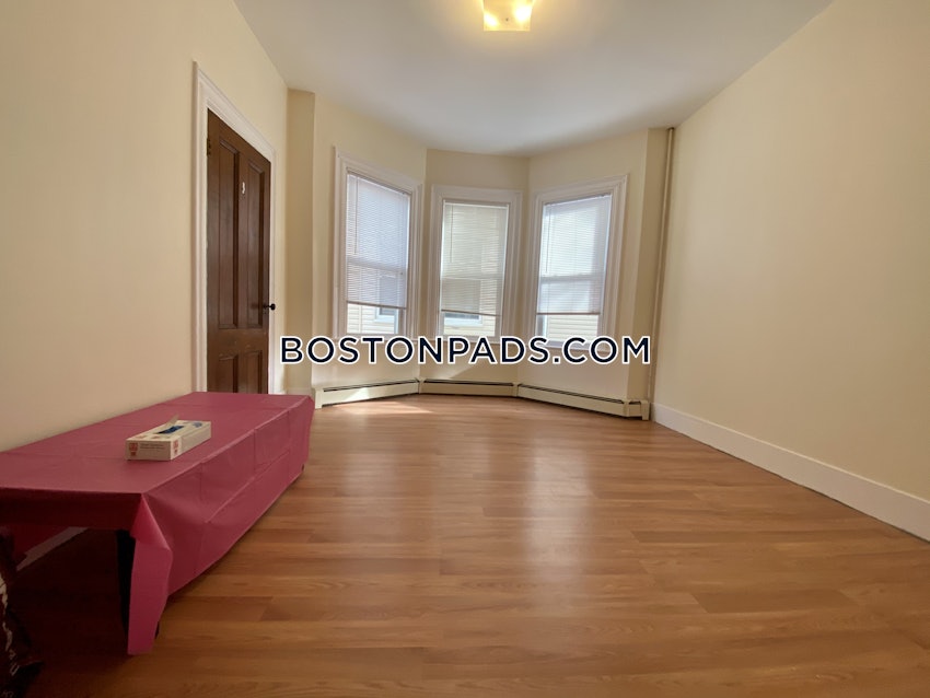 BOSTON - MISSION HILL - 4 Beds, 1 Bath - Image 19