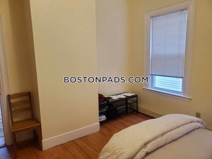 BOSTON - MISSION HILL - 4 Beds, 1 Bath - Image 30