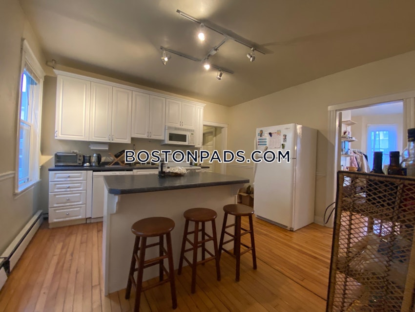 BOSTON - MISSION HILL - 3 Beds, 1 Bath - Image 5