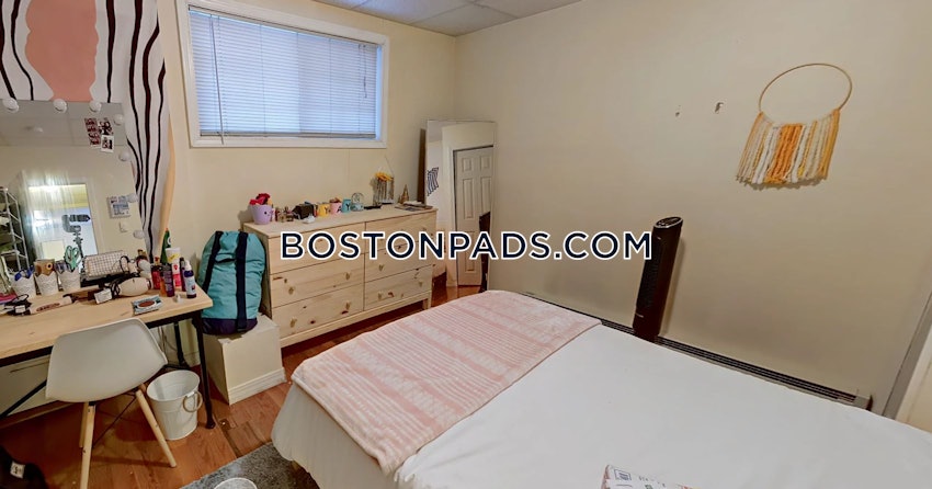 BOSTON - NORTH END - 2 Beds, 1 Bath - Image 2
