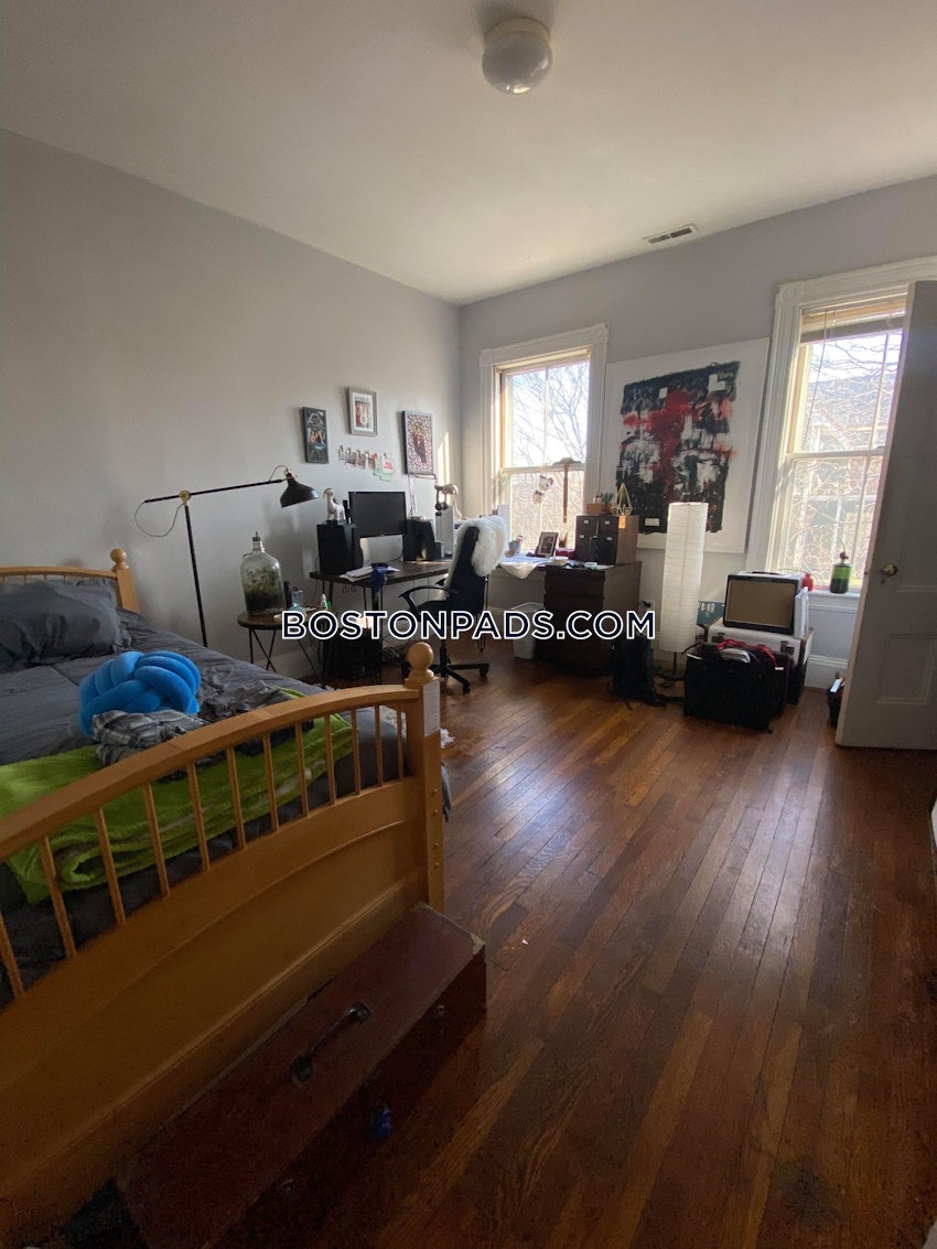 BOSTON - FORT HILL - 4 Beds, 1 Bath - Image 10