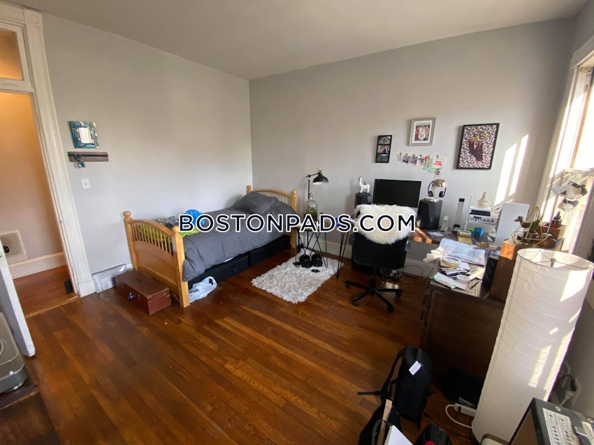 BOSTON - FORT HILL - 4 Beds, 1 Bath - Image 7