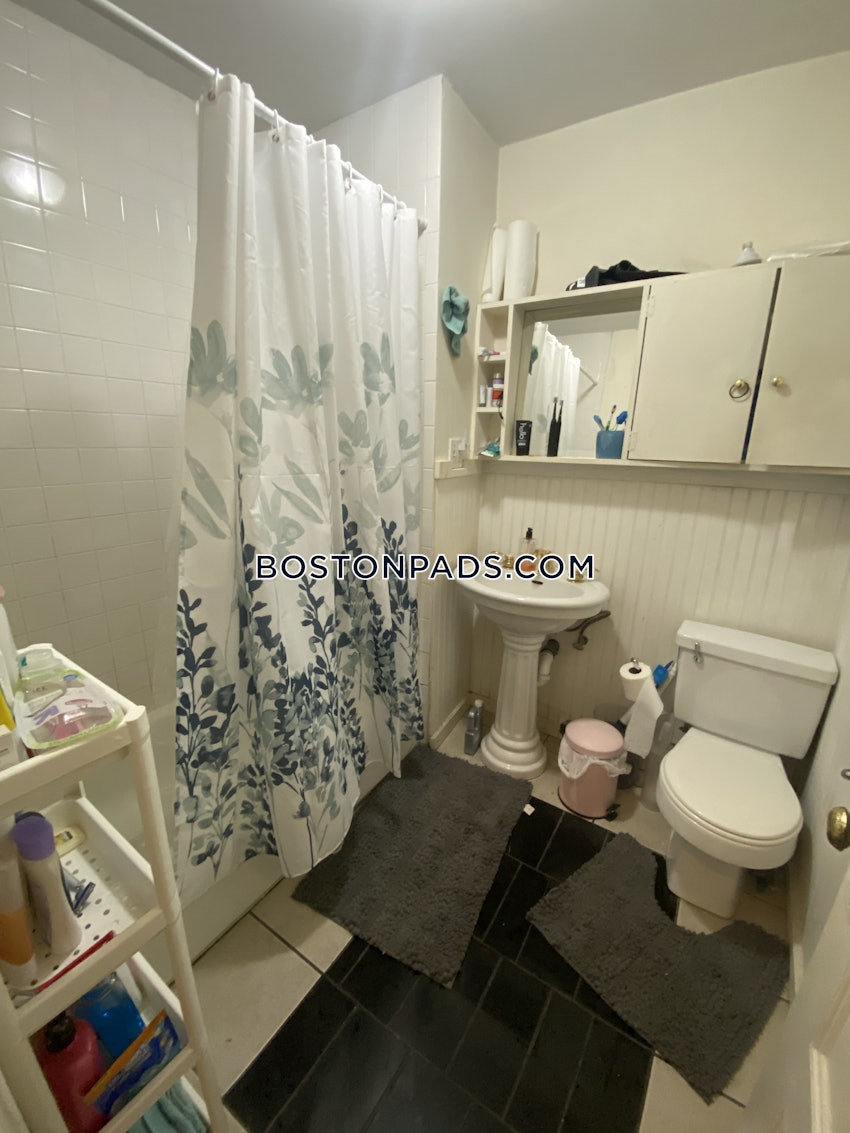 BOSTON - MISSION HILL - 4 Beds, 1 Bath - Image 16