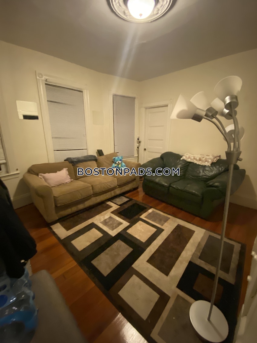 BOSTON - MISSION HILL - 4 Beds, 1 Bath - Image 9