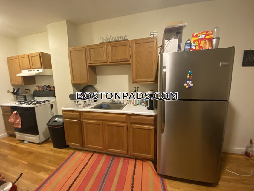 BOSTON - MISSION HILL - 4 Beds, 1 Bath - Image 3