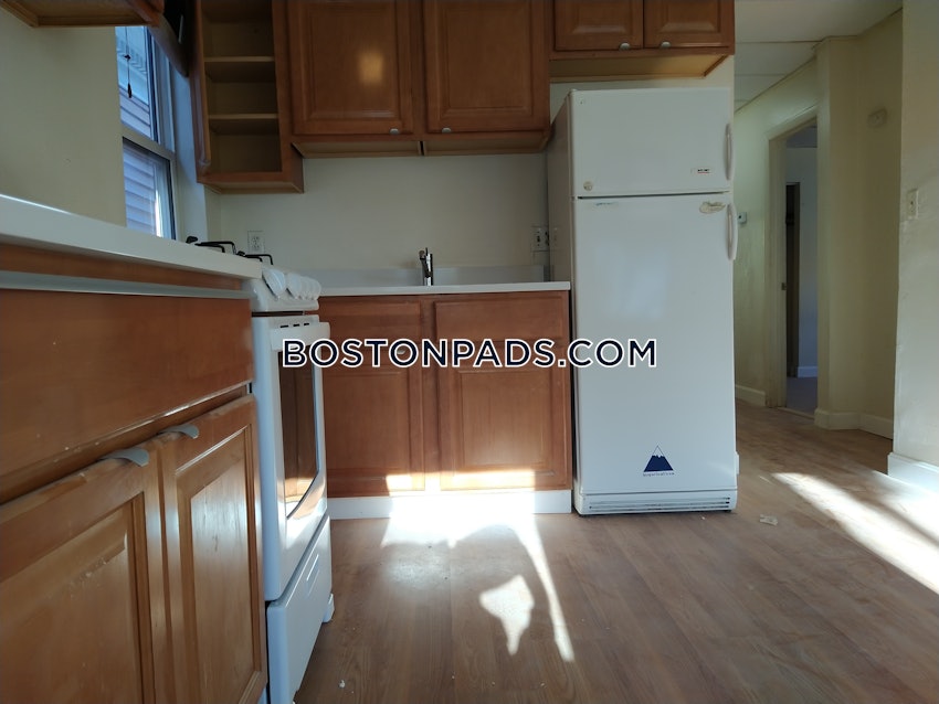 BOSTON - MISSION HILL - 3 Beds, 1 Bath - Image 3