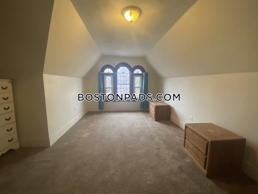 MALDEN - 4 Beds, 1 Bath - Image 3