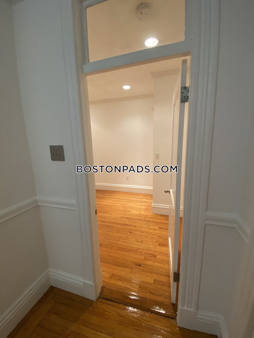 BOSTON - FENWAY/KENMORE - 1 Bed, 1 Bath - Image 10