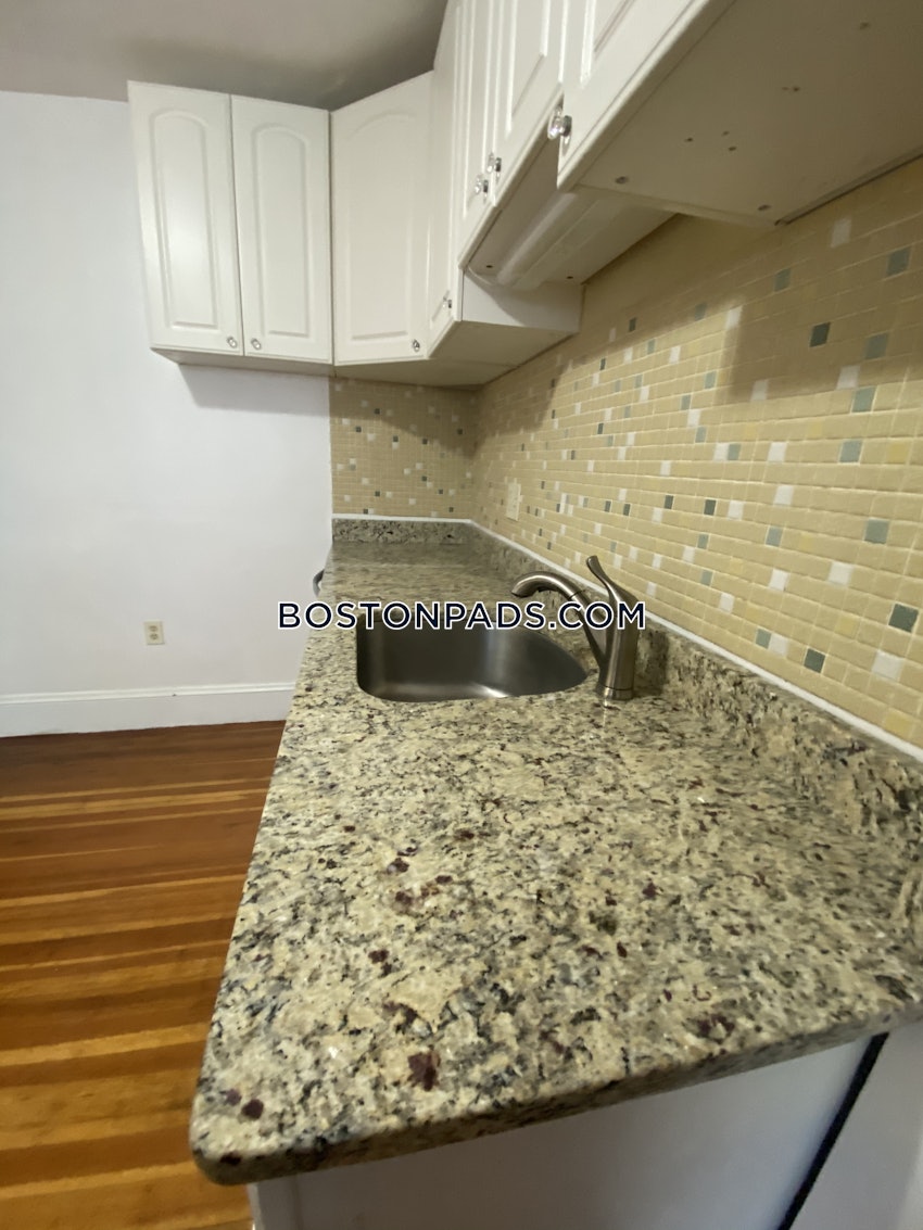 ARLINGTON - 3 Beds, 1 Bath - Image 10