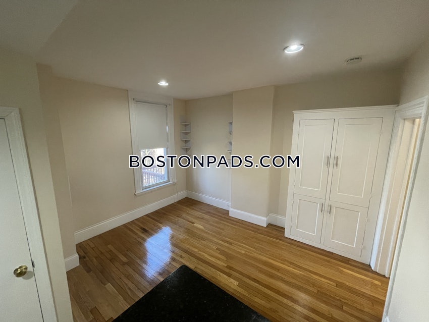 BOSTON - MISSION HILL - 1 Bed, 1 Bath - Image 4