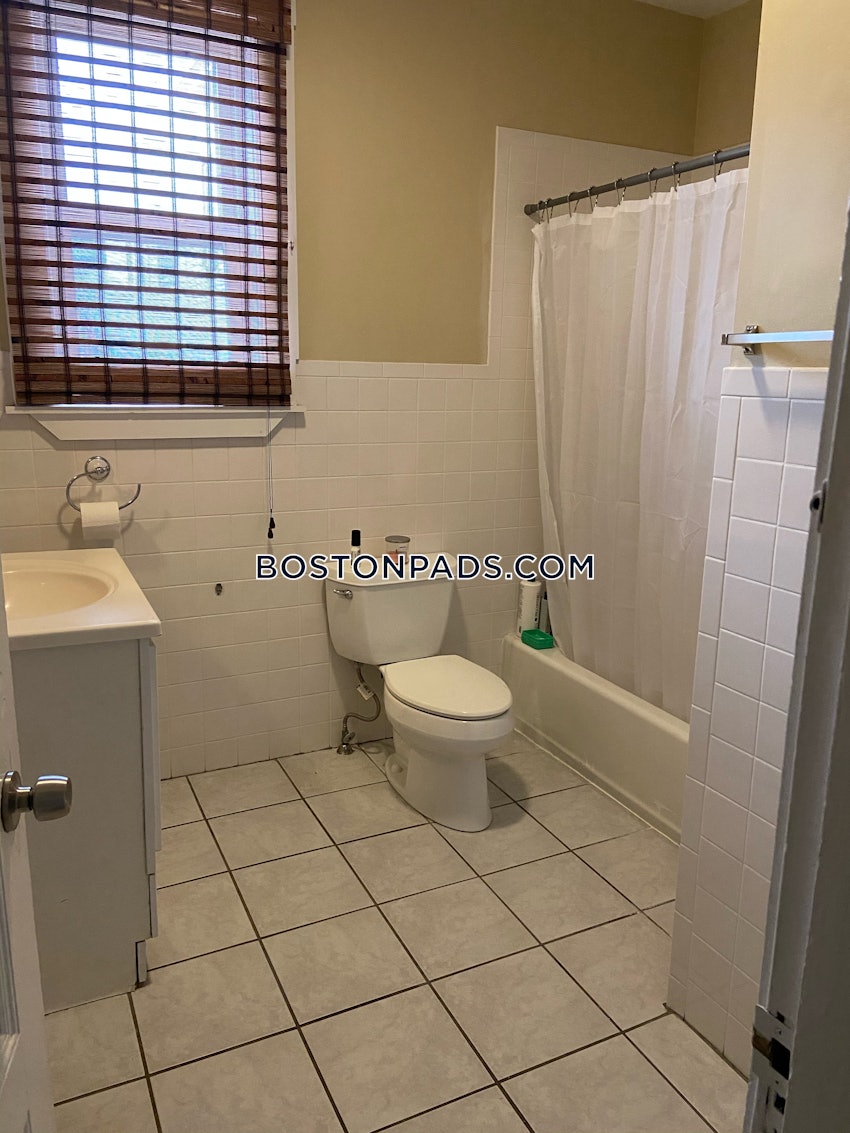 BOSTON - MISSION HILL - 4 Beds, 1 Bath - Image 17