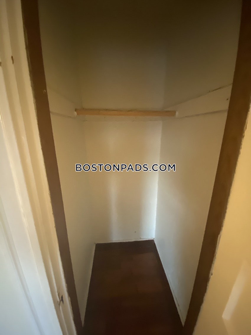 MALDEN - 4 Beds, 2 Baths - Image 15