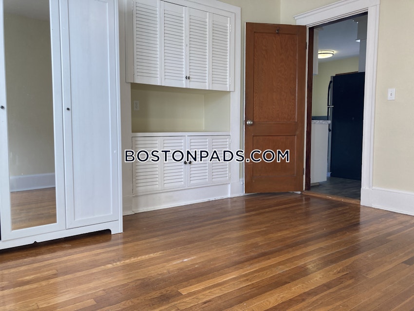 BOSTON - ROSLINDALE - 3 Beds, 1 Bath - Image 4