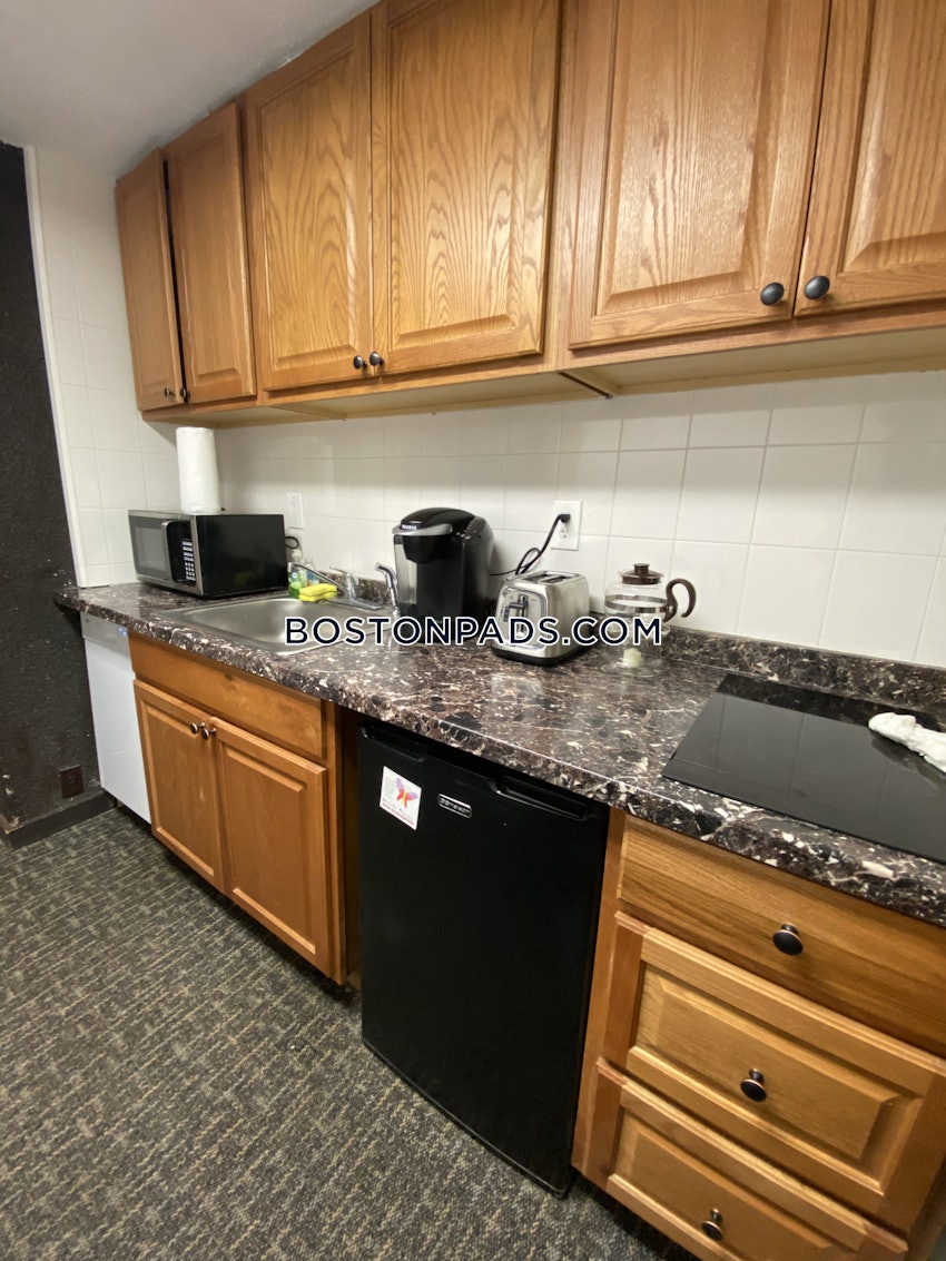 CAMBRIDGE - HARVARD SQUARE - 4 Beds, 1 Bath - Image 2