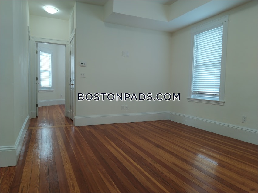 MALDEN - 3 Beds, 1 Bath - Image 11