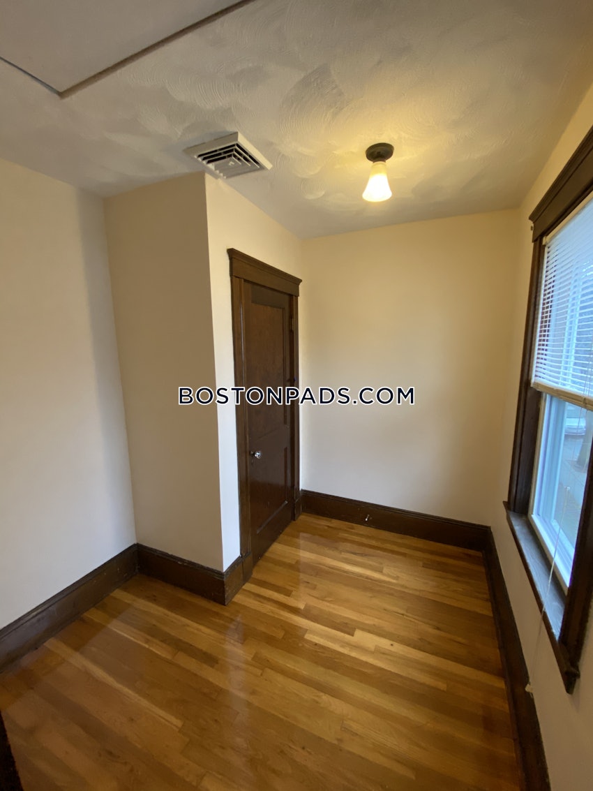 BOSTON - BRIGHTON - OAK SQUARE - 3 Beds, 1 Bath - Image 6