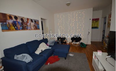 Brookline 4 Beds 1 Bath  Boston University - $6,150 No Fee