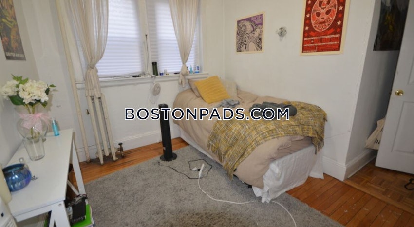 BROOKLINE- BOSTON UNIVERSITY - 4 Beds, 1 Bath - Image 3