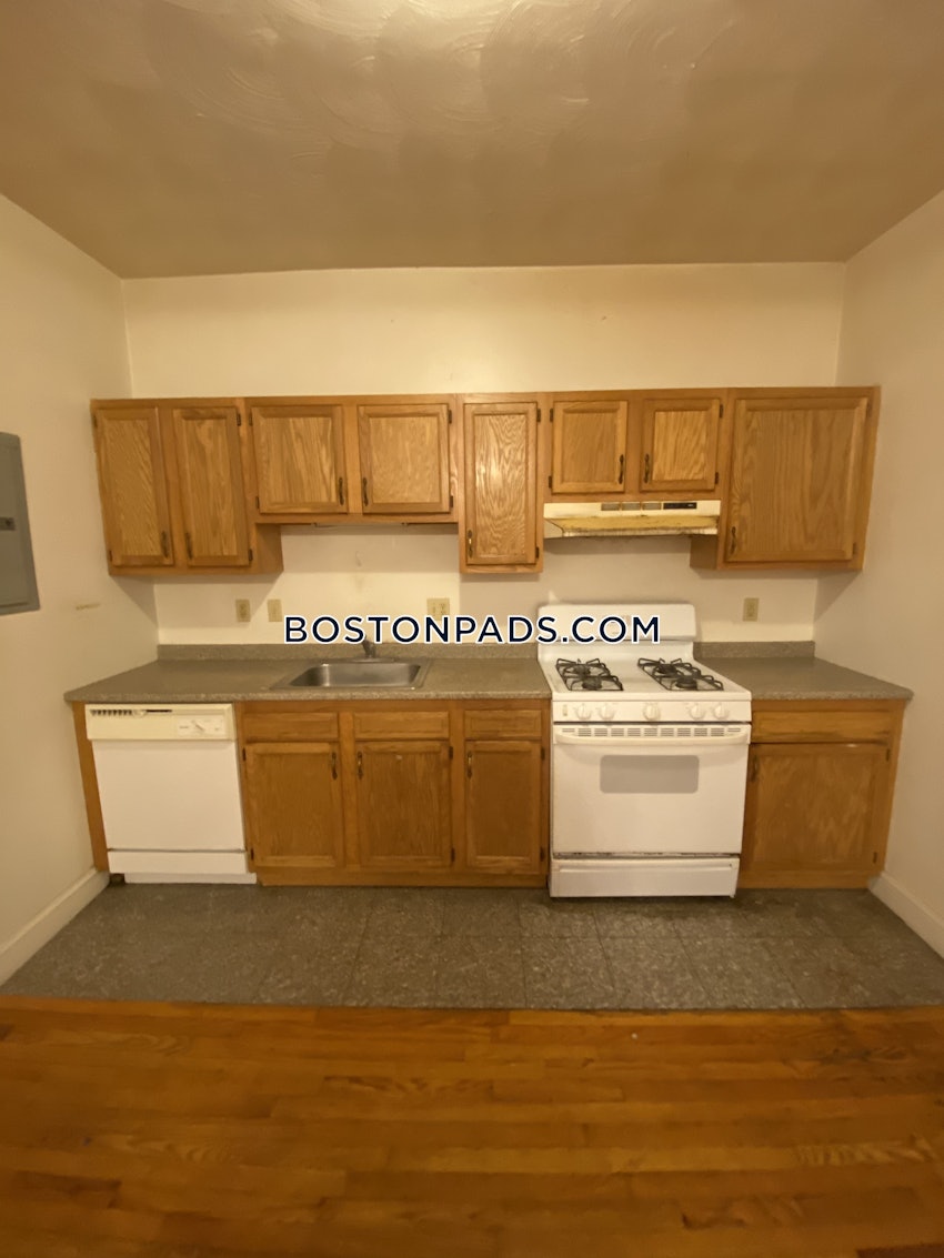 BOSTON - BRIGHTON- WASHINGTON ST./ ALLSTON ST. - 4 Beds, 2 Baths - Image 12