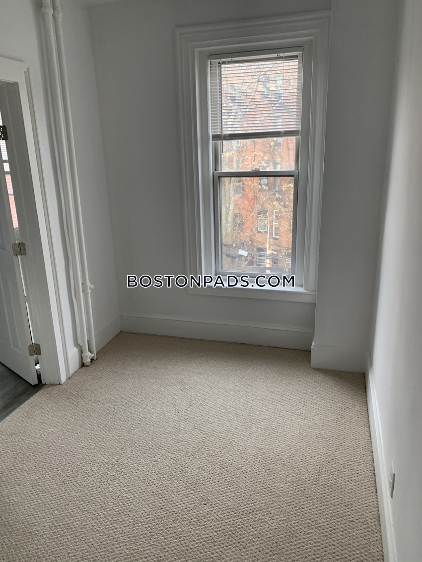 BOSTON - BACK BAY - 1 Bed, 1 Bath - Image 1