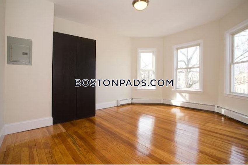 BOSTON - MISSION HILL - 4 Beds, 2 Baths - Image 1