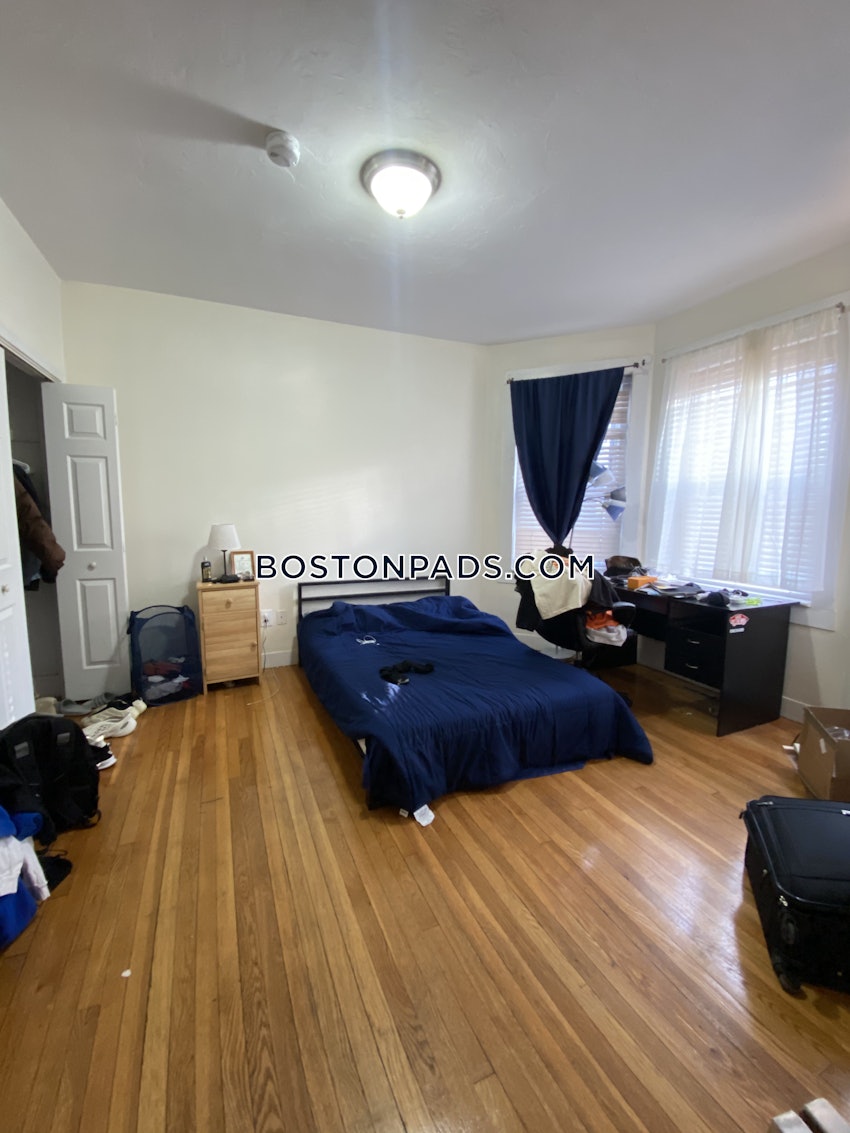 BROOKLINE- BOSTON UNIVERSITY - 6 Beds, 3 Baths - Image 2